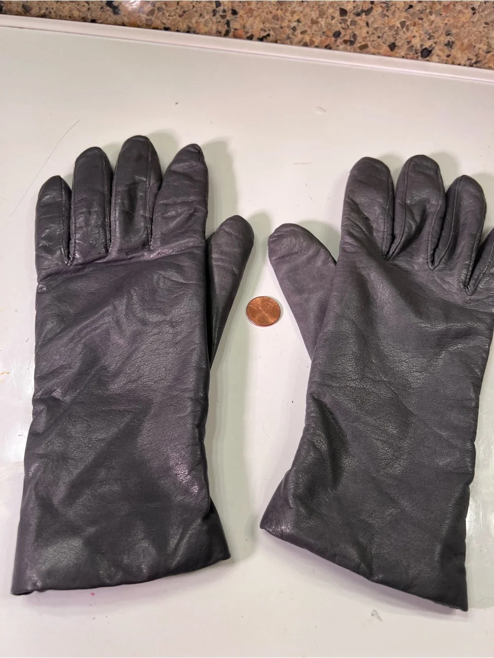 Gray Women's Leather Gloves Size Medium Lined Preowned